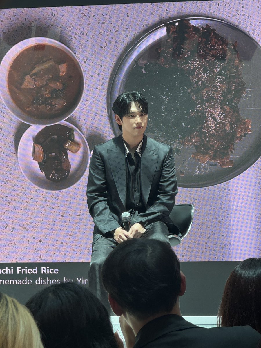 singdancesone's tweet photo. 251705 Siwan promises that his cooking for Kimchi friend rice and Gochujang Stir-Fried pork is tastier than it looks 😝 And he gave us some travel tips! https://t.co/LFsYLIMdLR