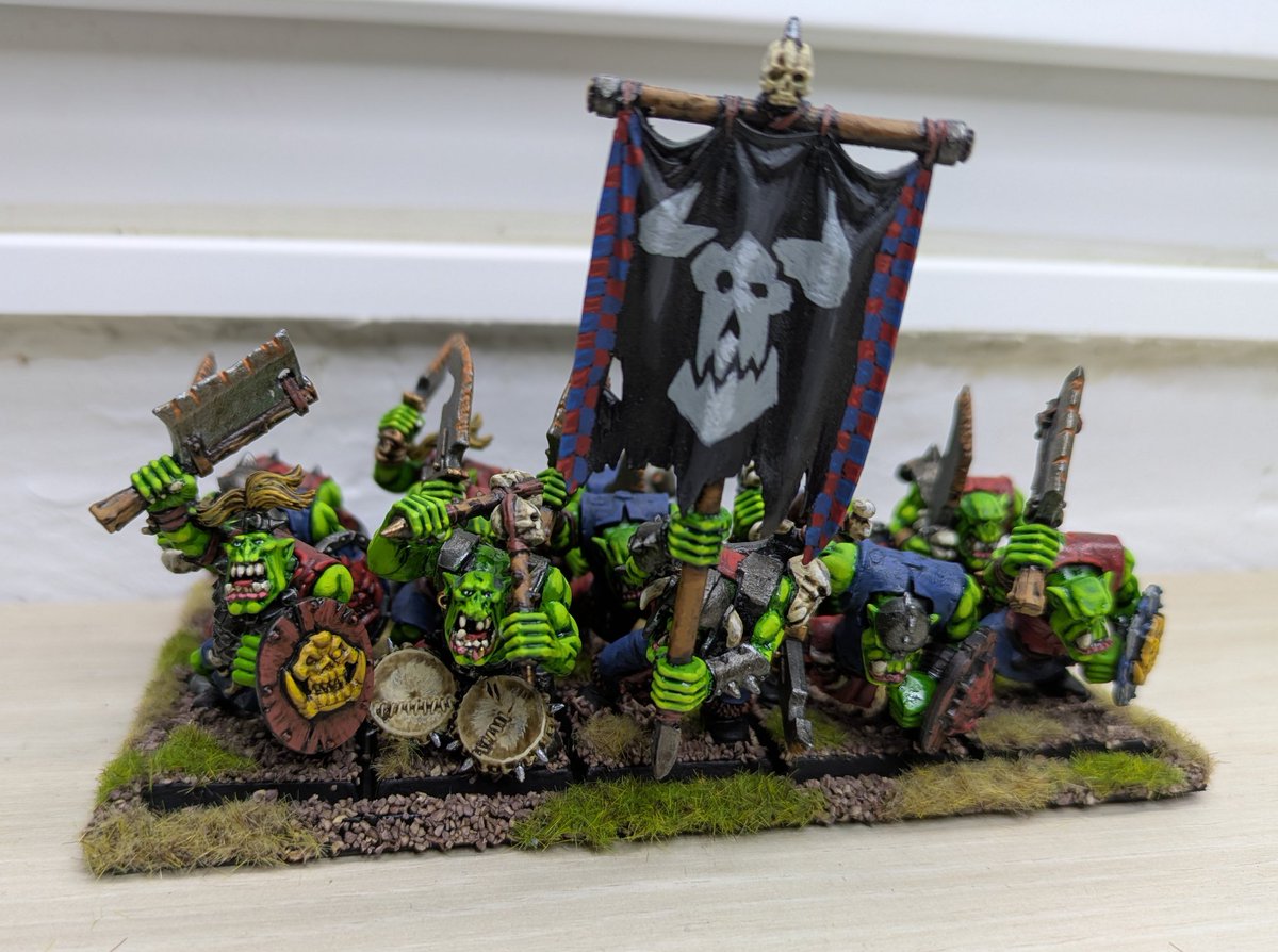 Duffman88mm's tweet photo. Mi Matazanoz de cabecera recomienda al menos una vez al trimestre, hacer un parón y pintar pieles verdes. 13 guerreros orcos con rebanadora y escudo. Usando mucha tinta eso sí. Iré pintando más en el futuro.

#Warhammer
#Warhammerfantasy
#TOWSpanish
#R4troescalada https://t.co/VUbypPXZhs