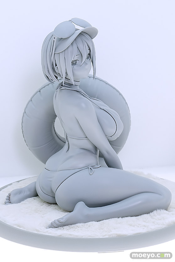 MoeyoCom's tweet photo. 【WF2025冬】#CheLA77 さんイラストを立体化！#エレガント 新作美少女フィギュア「#不良警察 水着Ver.」監修中原型が展示！

https://t.co/pegHo9mfbu https://t.co/KIajbLUDQX