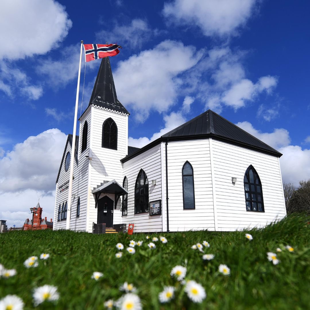 Ønsker alle en riktig god 17. mai fra alle oss på Den britiske ambassaden - hipp hipp hurra!

(image used: Norwegian Church in Cardiff, Wales <a href="/NorwegianChurch/">Norwegian Church Arts Centre / Eglwys Norwyaidd</a>)