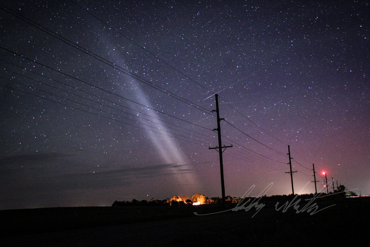 Steve! The northern lights phenomena sighted. I took this just now from West Kansas!
With <a href="/Stormchaser_TS/">TylerSchlittPhotography</a> <a href="/evanjames_wx/">Evan James WX🌪️</a> <a href="/JesseGillett1/">Jesse Gillett</a> <a href="/TwisterFanatics/">Zoenado</a>