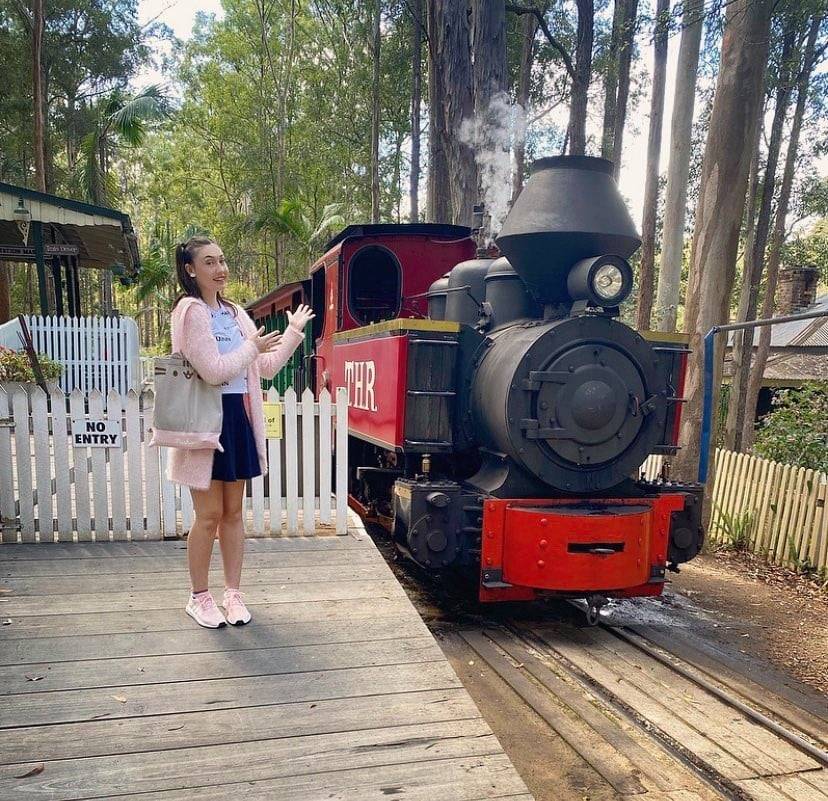 itsrubydolly's tweet image. Visited TimberTown today. TimberTown is a 1800’s Theme Park depicting what life was like for people living in a Sawmiller’s village during the colonial era. This train is a real steam train
#portmacquarie #timbertown