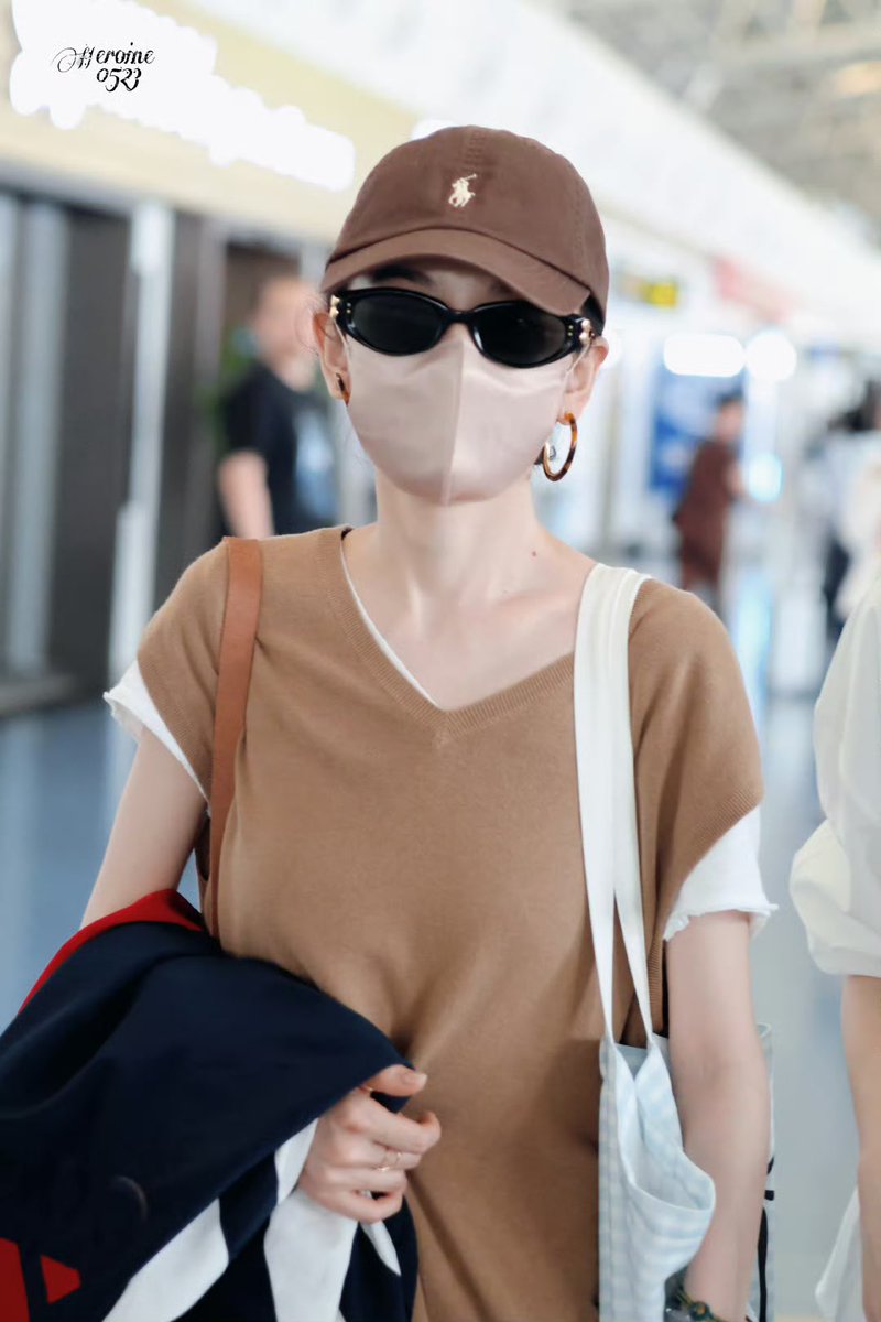 ryuszeis's tweet photo. 🛬 Shanghai 

#songzuer https://t.co/XcMbu1icuR