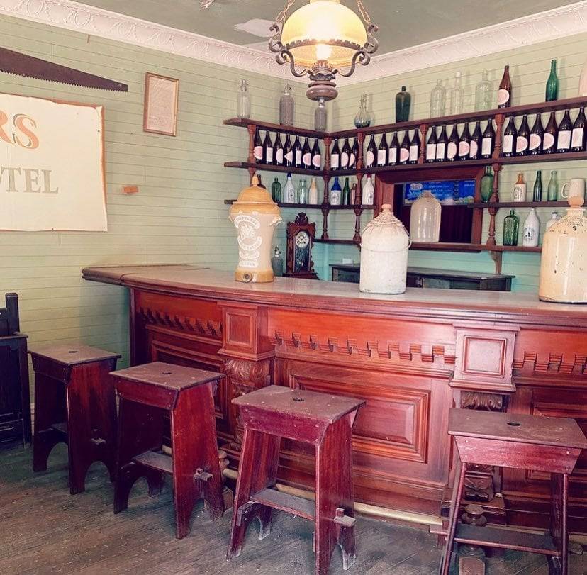 itsrubydolly's tweet image. Replica of 1800’s bar, only men were allowed in bars during this time.
#portmacquarie #timbertown
