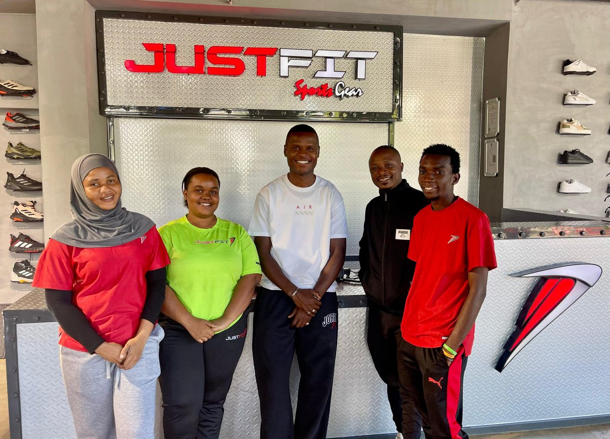 bajabiri's tweet image. Ukiniuliza kijana anapaswa kuwa na vitu gani kwenye utafutaji;
1. Uaminifu
2. Uthubutu
3. Uvumilivu.

#ElimikaWikiendi