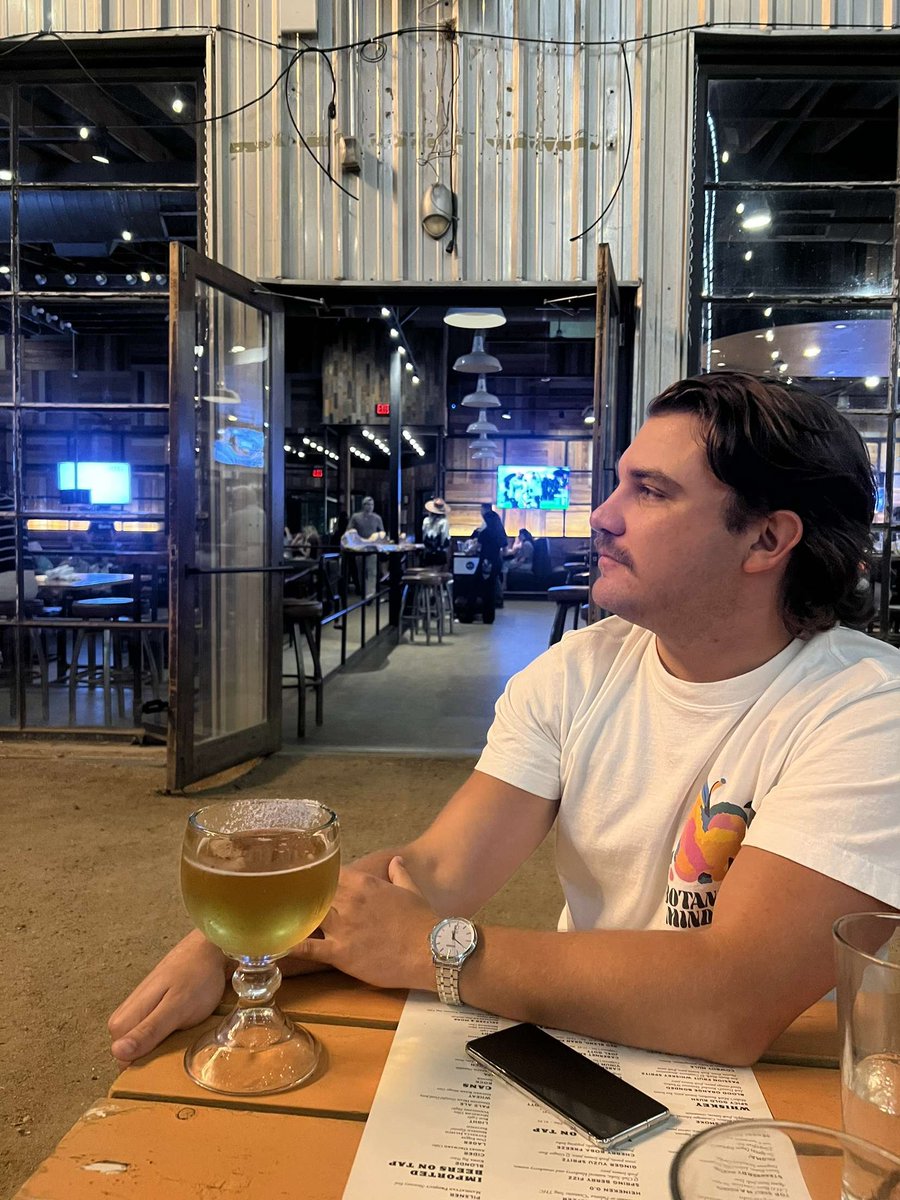 Simplistic tweet media