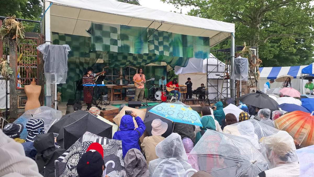 mabenerim's tweet photo. 日本語ぜんぜん話せなかった頃から好きだったバンドをライブで見られたなんて…
日本語５年間一生懸命勉強して日本に来て良かった。夢が叶った 🥹

#Lamp #東京蚤の市’２５　ＳＰＲＩＮＧ https://t.co/TgWjpHS2OY
