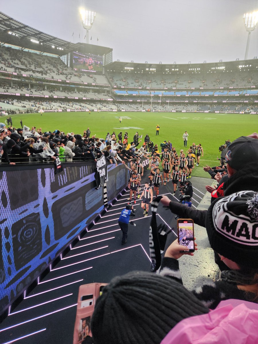 KFlahavin's tweet photo. Wonderfully, gutsy win by @CollingwoodFC Good game. Credit where credit is due to @Adelaide_FC as well. Proud of @CollingwoodFC in finding a way to win! #GoPies π€π€π€π€ #FloreatPica #FightForFly https://t.co/nbb1F0veM0