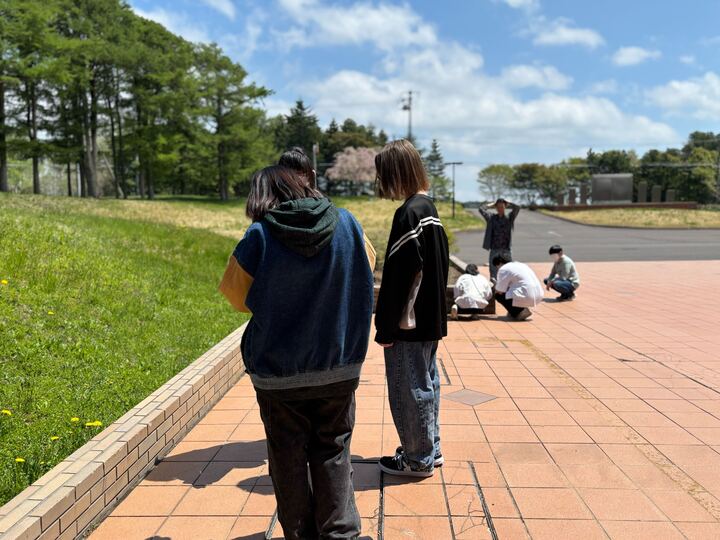 nkhs_hh's tweet image. 今日の2年生の写真の授業では、校舎の外で撮影をしていました!📸 外へ出たタイミングで天気が晴れて良かったです☀️
#日本工学院北海道専門学校 #日本工学院 #ニコキタ #cgデザイナー科