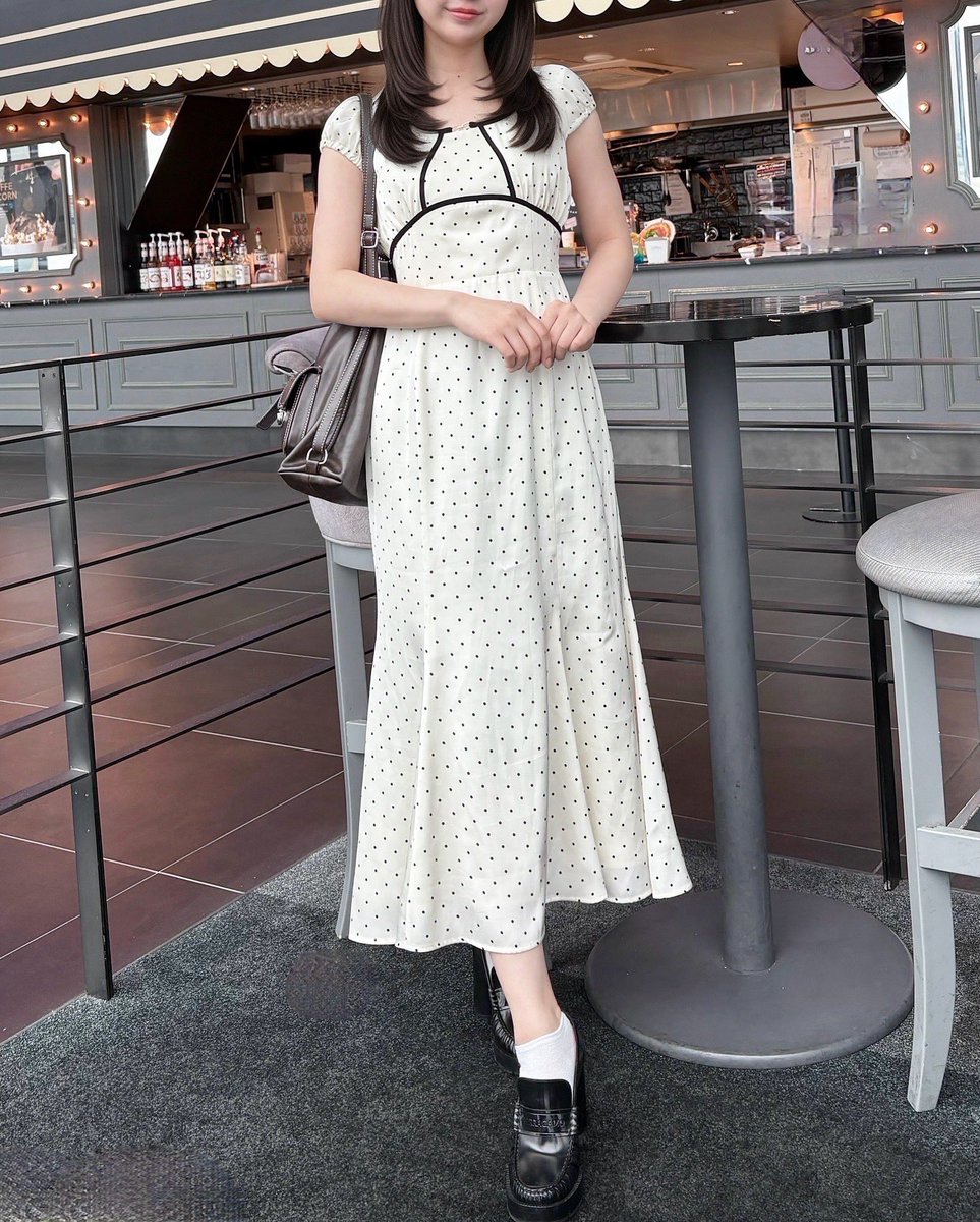 今年のトレンドは絶対ドット柄だと思う💭🎵
サテンっぽい生地でトレンド感満載😭

お姉さん風にもグランジ系にもできる、万能ワンピースだと思う👊🏻💞

胸元にゴールドの金具が付いてるから、アクセサリー要らずなの助かる！

このワンピースはRESEXXYです👗

 #RESEXXY  #リゼクシー  #PR