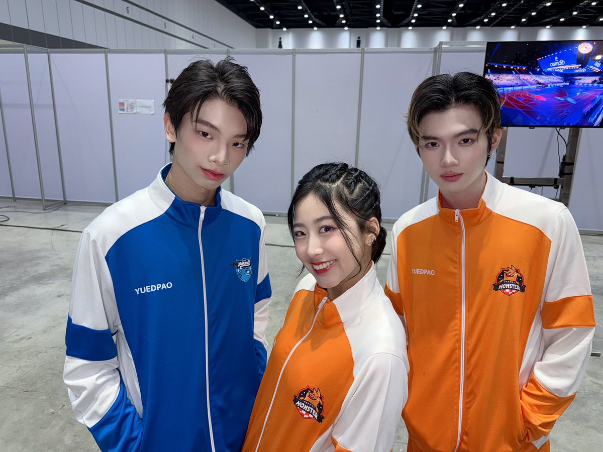 ATK มาละจ้าาาา พร้อมยังวัยรุ่น🧡💙

#OLYMPOPDAY 
#PEPSIpresentsOLYMPOP