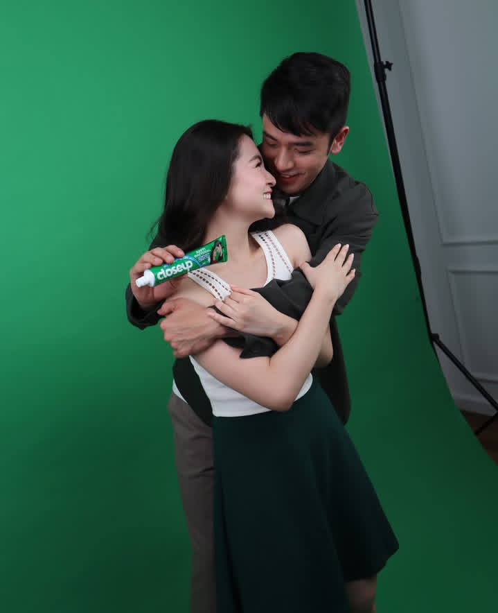 Ready, set... KILIG!

The hashtag party starts NOW!

Let's move closer na sa trend list!

BarDa MOVING CLOSER
#CloseupxBarDa #ChooseFreshChooseCloseup #CloseupPhilippines