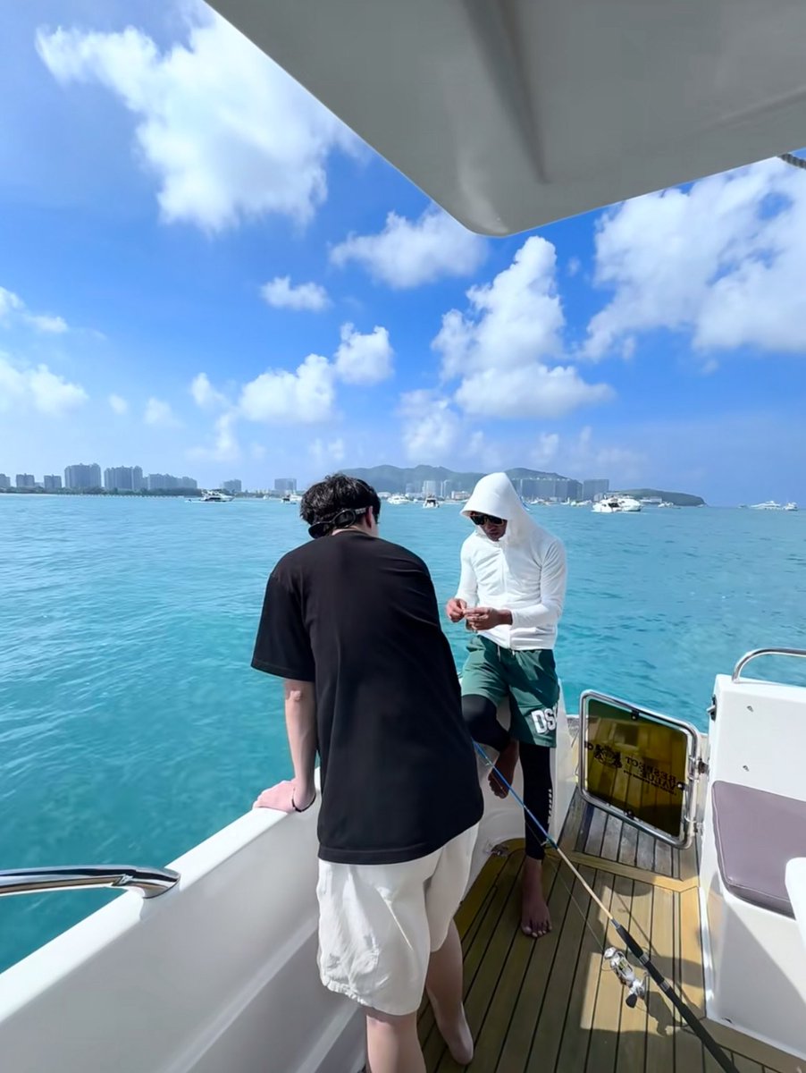 山东185 65kg｜🎣开心小奶狗🐶
#gay #bottom #twink #asian #China #小奶狗 #帅哥 #帅哥资源 #小奶狗 #鲜肉 #白袜 #白袜男高 #白袜弟弟 #白袜男高 #抖音网红 #小红书 #青岛 #足球体育生 #足球袜