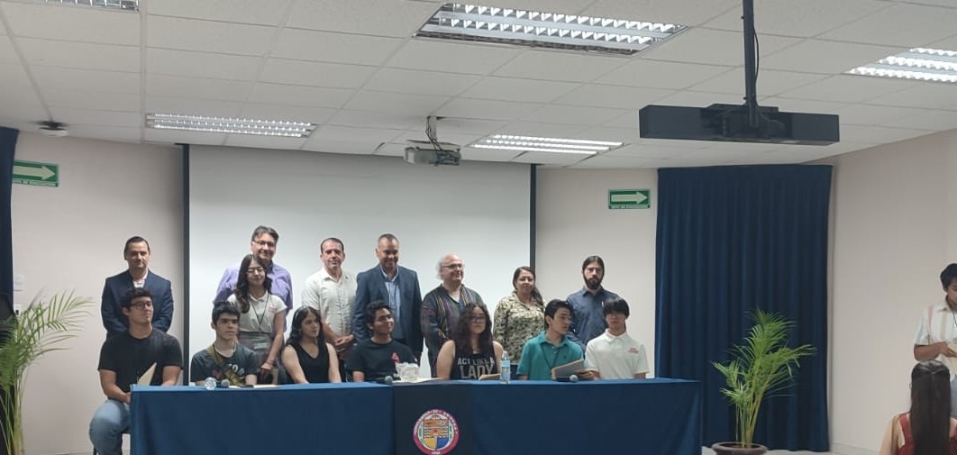 Concursofismat's tweet photo. Así se vivió la entrega de premios y clausura del LIV Concurso Regional de Física y Matemáticas. Muchas gracias a todos los que participaron ¡Los esperamos el próximo año! https://t.co/F9KqgmwJX7