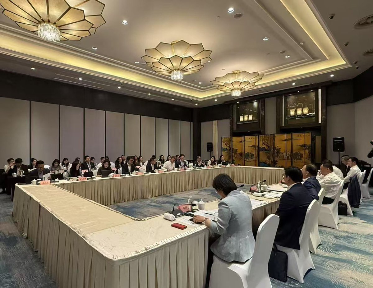 Carlo Diego D'Andrea (@dandreacarlod) on Twitter photo We were glad to host an exclusive roundtable with Mr Hua Yuan once again and also for the first time since he takes on a new role as Secretary General of the Shanghai Municipal Committee, joined by 16 member companies, including 11 Advisory Council members <a href="/EuropeanChamber/">European Chamber</a> We were glad to host an exclusive roundtable with Mr Hua Yuan once again and also for the first time since he takes on a new role as Secretary General of the Shanghai Municipal Committee, joined by 16 member companies, including 11 Advisory Council members <a href="/EuropeanChamber/">European Chamber</a>