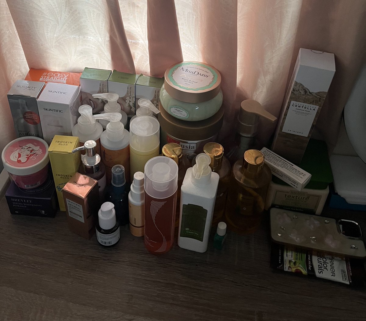 munligh_'s tweet photo. GAISSS AKU MAU JUAL SEMUA BARANG ENDORSE YAA

dipake cuma bikin 1 video aja https://t.co/OYm2BC0oLD