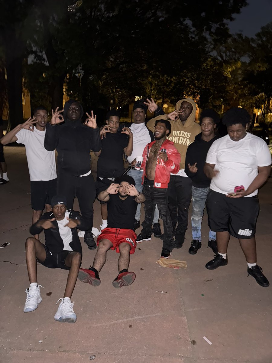 ltbden's tweet photo. 582xCamp🤞🏾 #Longliveray🖤 https://t.co/8BxViVOpvZ
