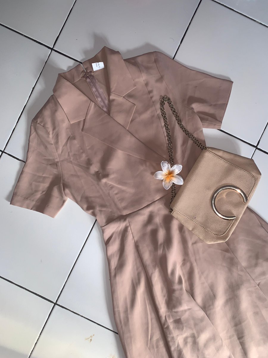 almondneta's tweet photo. ‼️PRELOVED‼️

Halo temen-temen, buat yang lagi cari" preloved bisa mampir ke lapak ku yaa barangkali ada yang cocok hehe. Buat yang mau tanya" dulu juga boleh banget. Bisa nego juga lohh jadi langsung kepoin aja   
📍Jember (UNEJ)

note: harga di ALT https://t.co/GEUzthJRjh