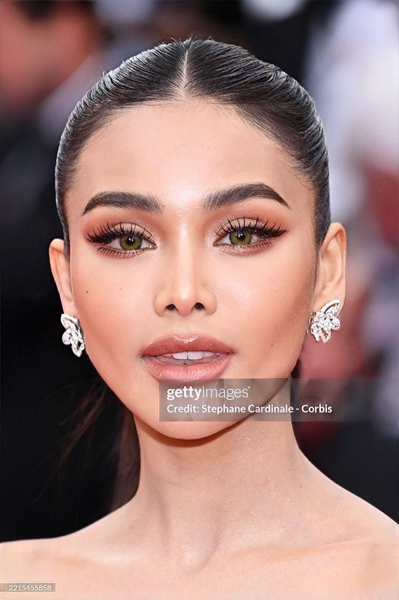 EWaraha's tweet photo. My dream has come true.
Walking the red carpet at Cannes this year was truly a magical moment. I’m beyond grateful for this unforgettable experience and hope to return again one day.
Thank you for this incredible opportunity.
ENGFA ON RED CARPET
#ENGFACannesFilm2025

สิ้นสุดภารกิจของการเดินพรมแดงที่คานส์ 🇫🇷
ความฝันเป็นจริงแล้ว สักวันจะได้กลับมาใหม่อีกครั้งในฐานะนักแสดงเช่นนี้ 
สำหรับวันสุดท้ายที่ตั้งใจพรีเซ็นต์ชุดผ้าไหมไทย 💙 ที่สีสันสวยงามมากๆ หวังว่าจะชอบกันนะคะ 🤍
กับการเตรียมตัวในระยะเวลาที่มีถือว่าทำเต็มที่มากๆแล้ว ขอบคุณทุกคนที่เป็นเบื้องหลังและขอบคุณโอกาสดีๆที่เข้ามา 
ความทรงจำครั้งนึงในชีวิต🤍
