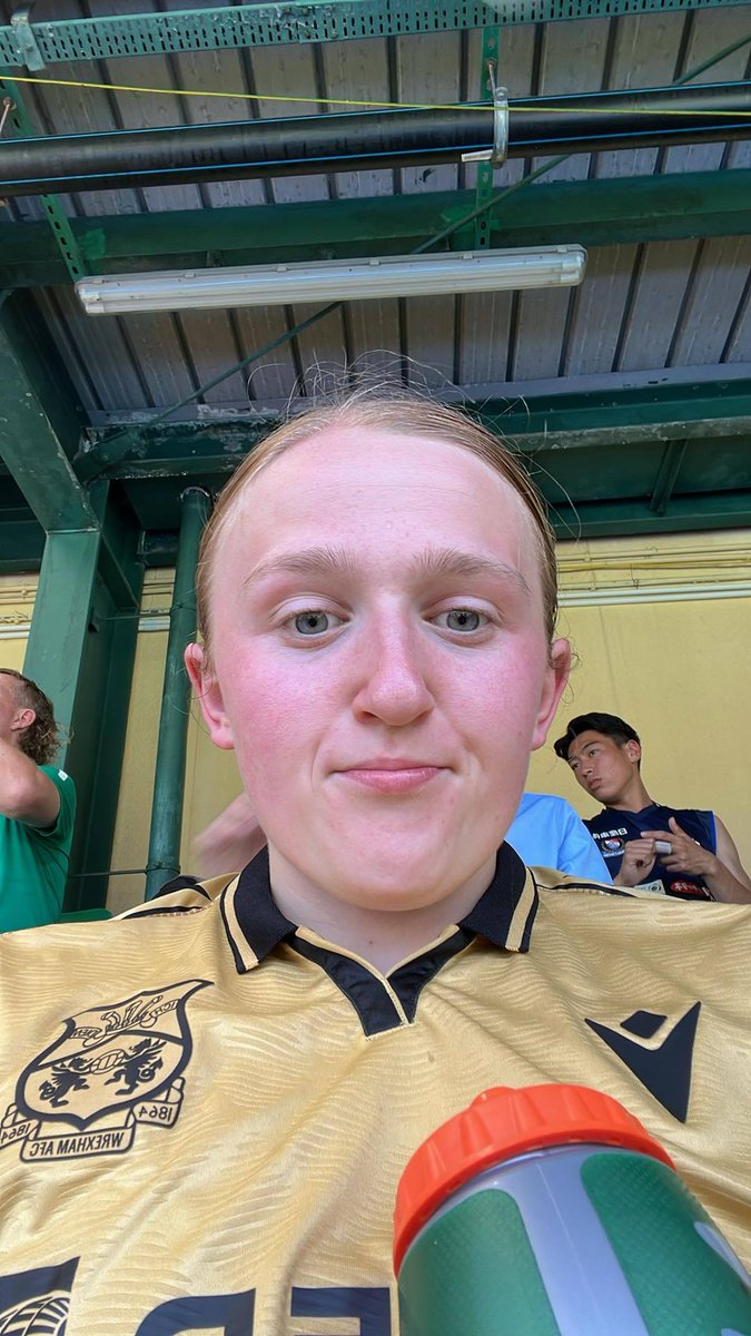 CarysDa28965559's tweet image. Just been in touch with Seren it's so HOT she cannot explain how hot it
Second In the table keep pushing Wrexham Woman 🏴⚽️👏👊🏆🌍