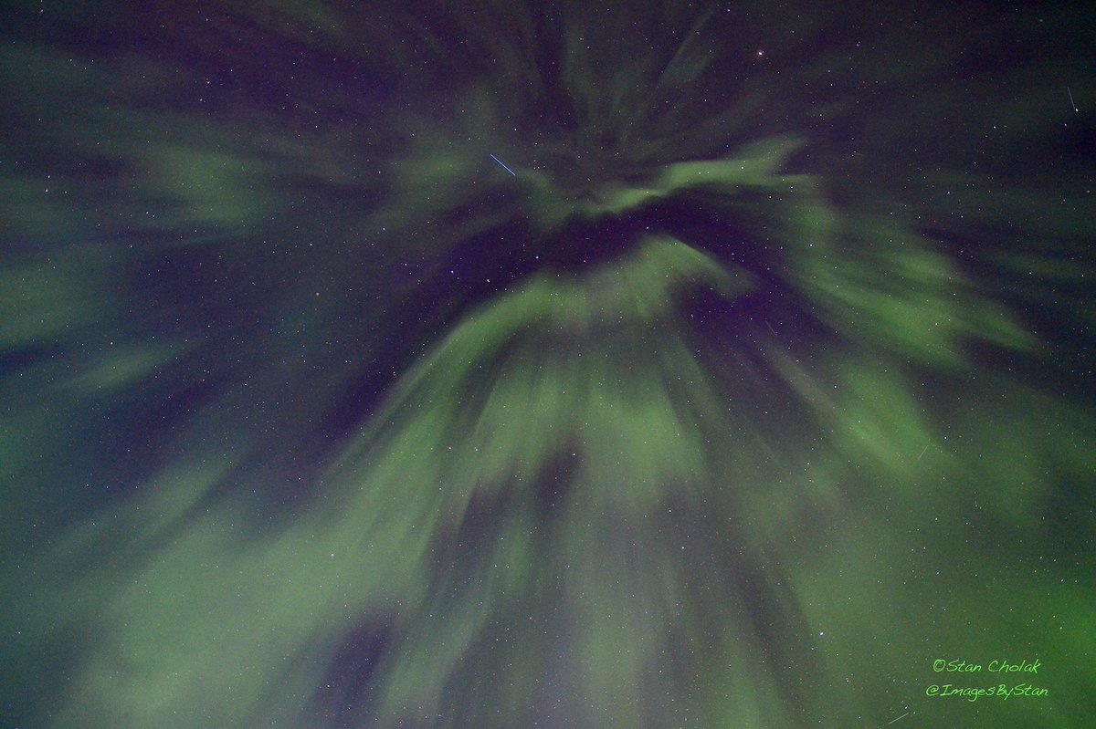 ImagesByStan's tweet image. A couple of shots at the zenith about 30 min apart. #Aurora