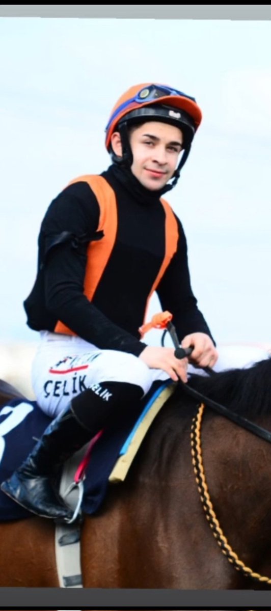 Rabb'im senı Aılene ve sevdiklerine  bağışlasın kardeşim inşallah en kısa zamanda sağlığına kavuşursun  dualarımız dasın.. 
#umuthepvar