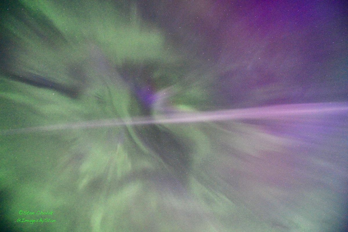 ImagesByStan's tweet image. A couple of shots at the zenith about 30 min apart. #Aurora