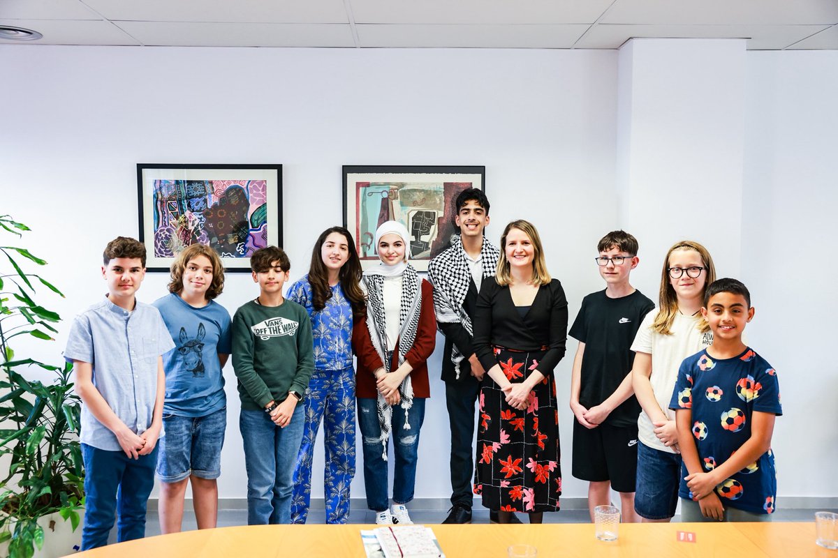 🎓🤝 Aquesta setmana amb la <a href="/llorenst/">Teresa Llorens</a> m’he reunit amb representants del Parlament Estudiantil d’<a href="/UNRWA/">UNRWA</a> i membres del Consell Nacional dels Infants i Adolescents de Catalunya (<a href="/CNIACat/">CNIAC</a>) per escoltar de primera mà les vivències de la joventut refugiada palestina i compartir