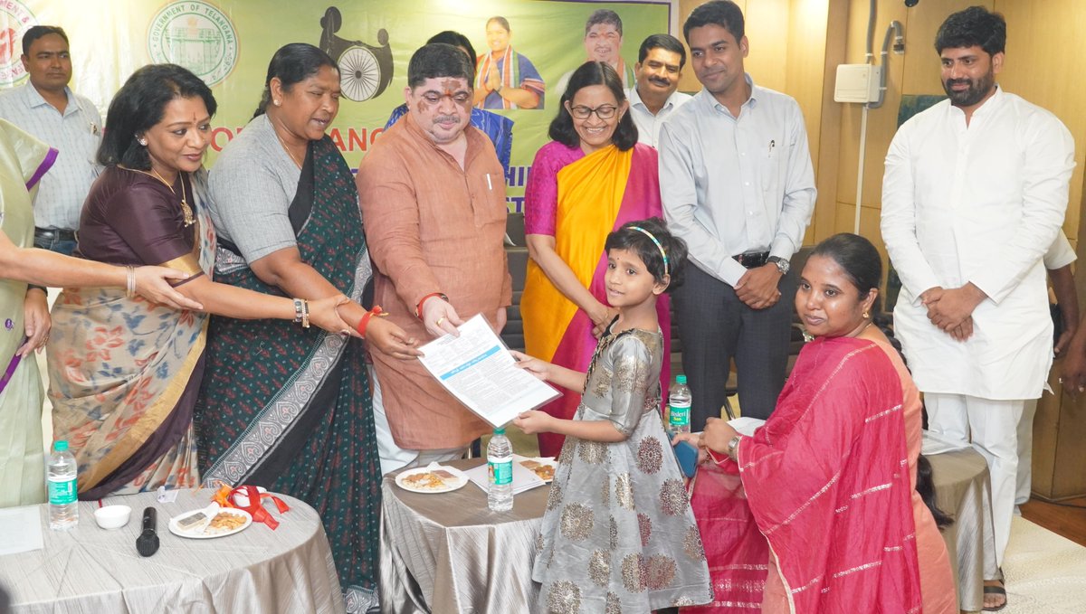 In a historic &amp; compassionate step, the Govt of TG has sanctioned Aarogyasri Health Cards to 2,200 orphaned children in #Hyderabad — reaffirming our belief that healthcare is not a privilege, but a fundamental right.

Under the visionary leadership of our Hon’ble CM