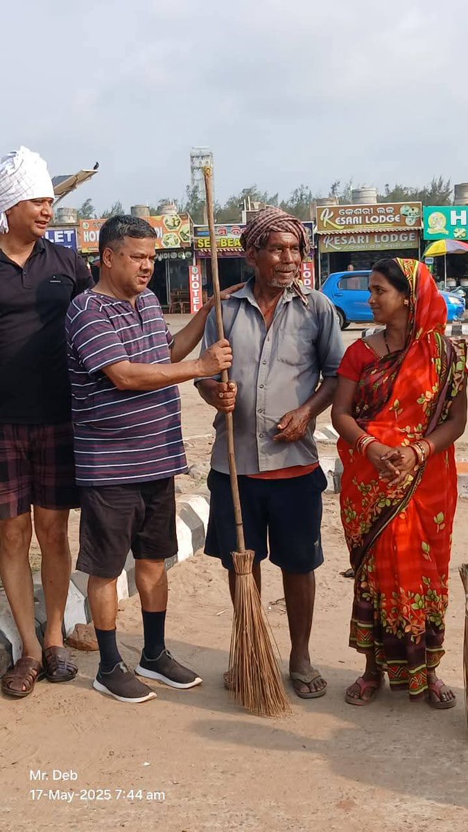 RGPRSOdisha's tweet photo. 📣 Shout out to Sumitra &amp; Bamana Gochayat ji who like many other sanitation &amp; cleaning workers take huge efforts manually cleaning &amp; keeping the world famous tourist destination of Konark town clean &amp; presentable for the world. We stand in solidarity with them. @UNESCO https://t.co/VQMID16chv