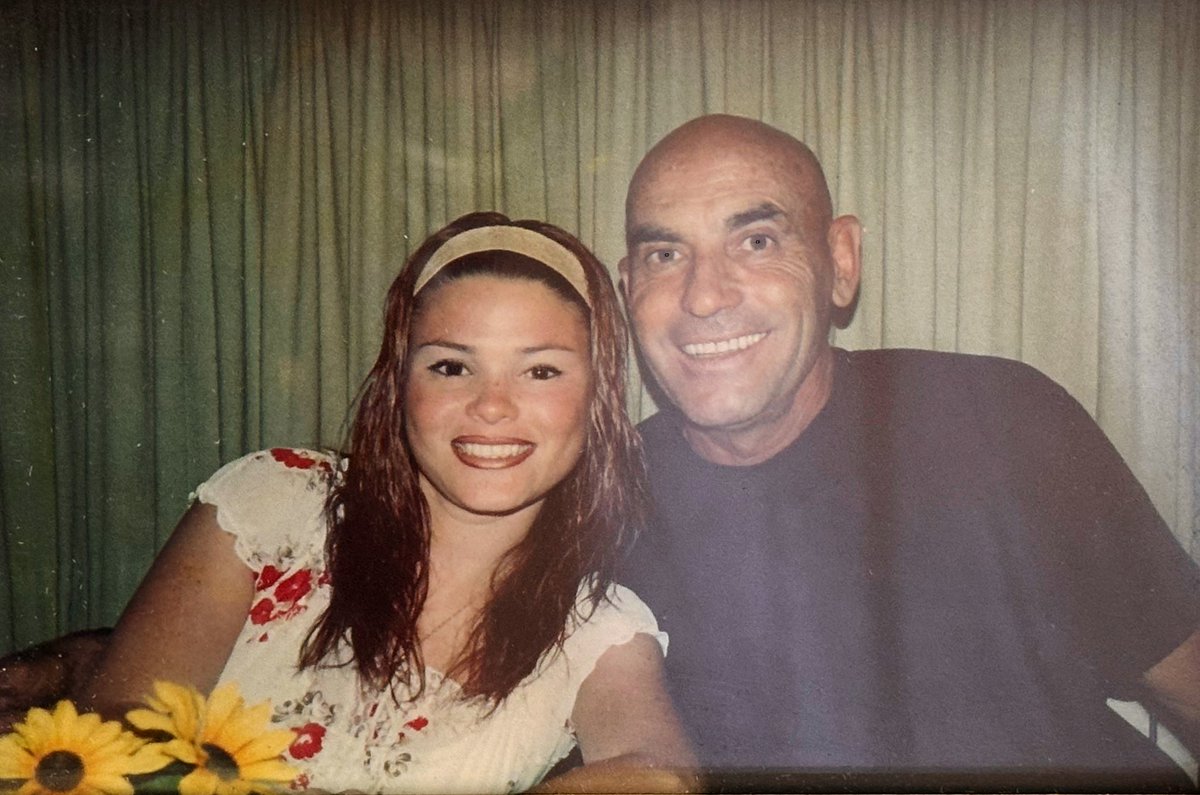 Hace 6 años mi mundo cambió completamente, perder a alguien a quien amas y saber que nunca más vas a sentir sus abrazos, sus besos, que nunca volverás a escuchar su voz y a compartir momentos, a recibir un regaño o un consejo me hizo darme cuenta del tiempo que perdemos en cosas