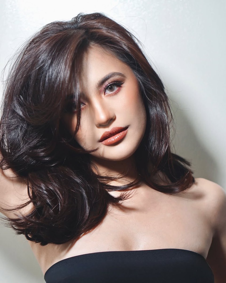 gmanetwork's tweet photo. 𝗟𝗜𝗩-ing proof she was born to 𝗦𝗟𝗔𝗬. 🔥 Happy Birthday, Julie Anne! ✨ 

📸: Julie Anne 

1/3 https://t.co/JSXHIJZR2K