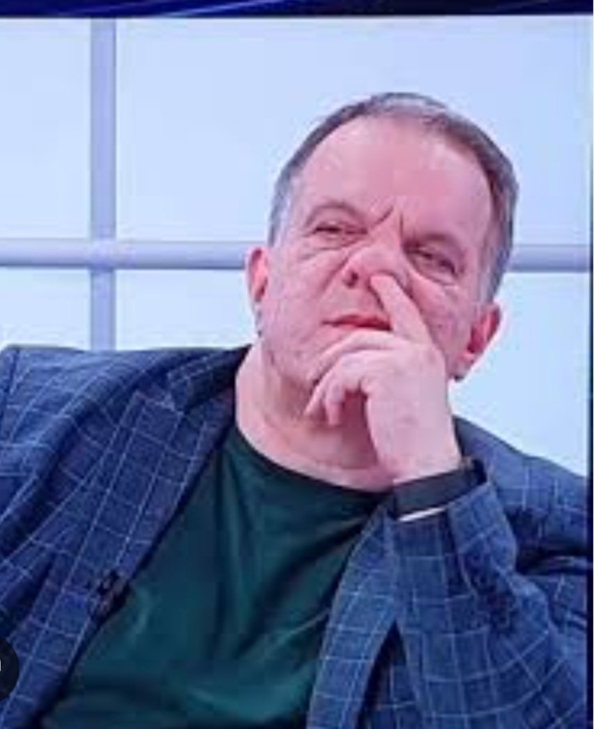 slugaArkadije's tweet photo. @karlinbich Umetnost Jelene Karleuše u jednoj slici

#caosvima https://t.co/kR08qBQBc8