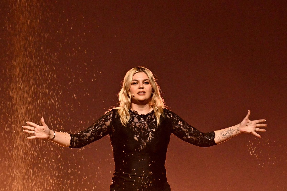 Le Parisien (@le_parisien) on Twitter photo La 69e finale de l'Eurovision 2025, c'est ce soir ! C’est donc le «Jour 1» ce samedi, «celui qu’on retient» pour Louane, qui va y interpréter «Maman». 
Une prestation émouvante, une cote qui remonte… Oui : cette fois, on y croit vraiment !
➡️ l.leparisien.fr/fwix La 69e finale de l'Eurovision 2025, c'est ce soir ! C’est donc le «Jour 1» ce samedi, «celui qu’on retient» pour Louane, qui va y interpréter «Maman». 
Une prestation émouvante, une cote qui remonte… Oui : cette fois, on y croit vraiment !
➡️ l.leparisien.fr/fwix