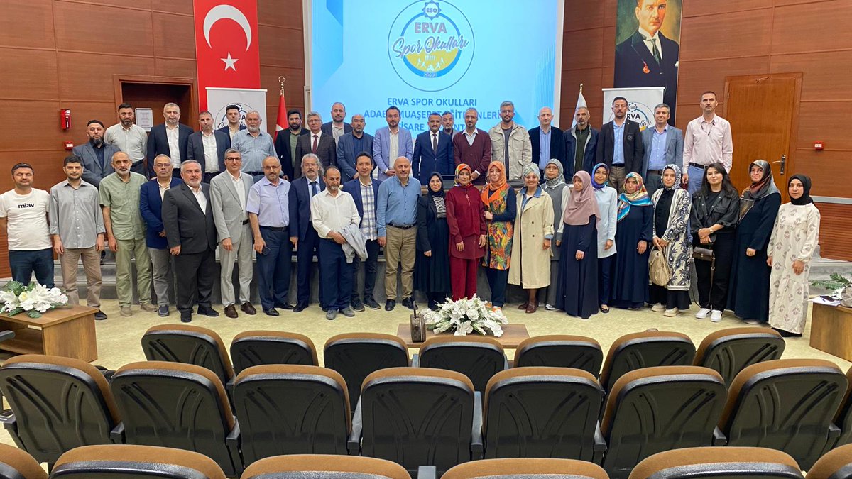 Ervasporokullar's tweet photo. Vali Yardımcımız Ömer Tekeş Şube Müdürümüz Muammer Benli, Erva Koordinasyon Birimimiz ve Erva Spor Okullarımızda görev yapan Adab-ı Muaşeret eğitmenlerimiz ile İstişare ve değerlendirme toplantısı gerçekleştirdi. https://t.co/5YFKQIZmBq