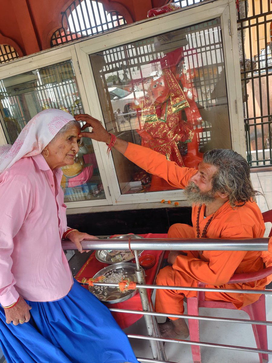 बागपत में हमारे गुफा वाले बाबा, इनकी शक्ति भी अपरमपार थी ।