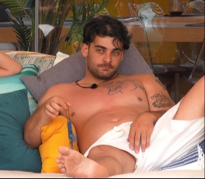 dimpa2007's tweet photo. Ειδικοτητα: χειριστης λογου #BigBrotherGR https://t.co/0G0Ar375JK