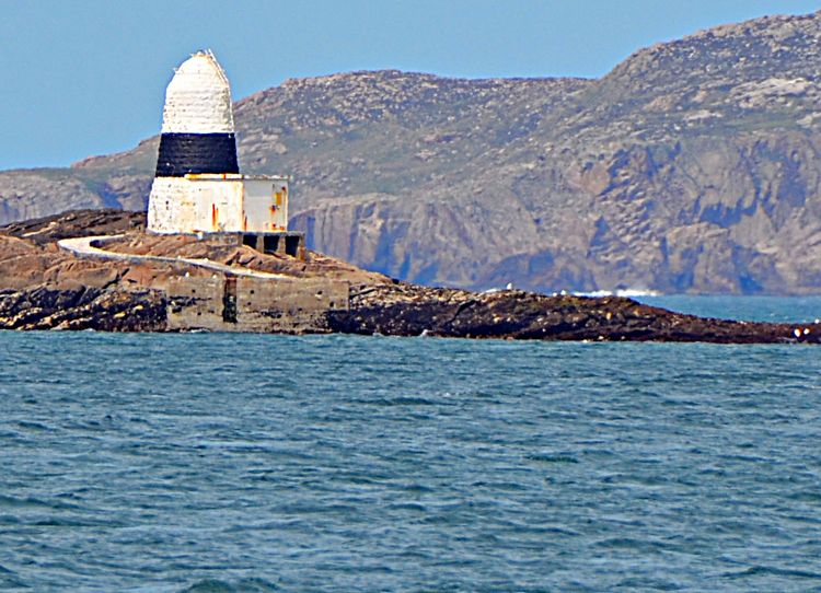 welovedonegal's tweet photo. Good #Saturday 17th #May morning
from beautiful #Donegal ๐๐
Today's #GoodMorning pic is of the 18th c. Ballagh Rocks lightouse with #Owey Island in the background. Viewed from the ferry from #Burtonport to #Arranmore Island
#lighthouses
#islands
#Ireland .
@ThePhotoHour https://t.co/oUoR8RrDxl