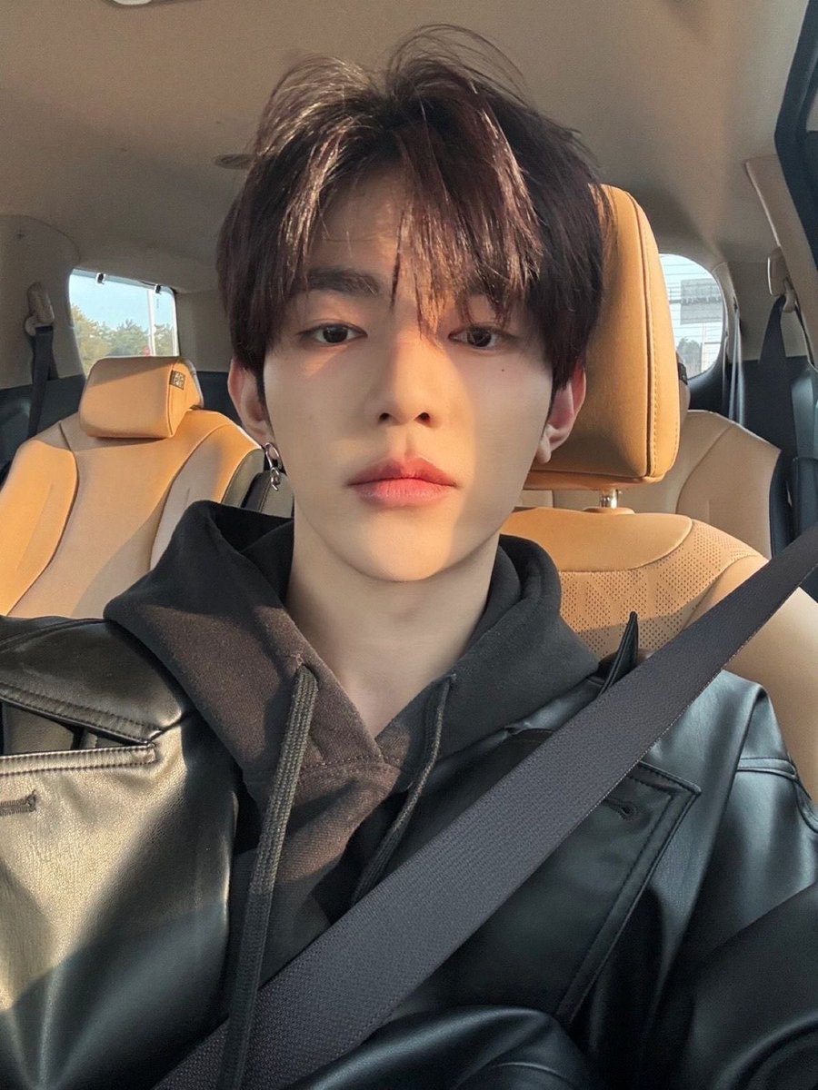 ㅈㅎㅇ여친한테이런사진보내고
정작멘트는
이제출발했어ㅠㅠ만나면충전해줘야돼ㅠㅠㅇㅈㄹ