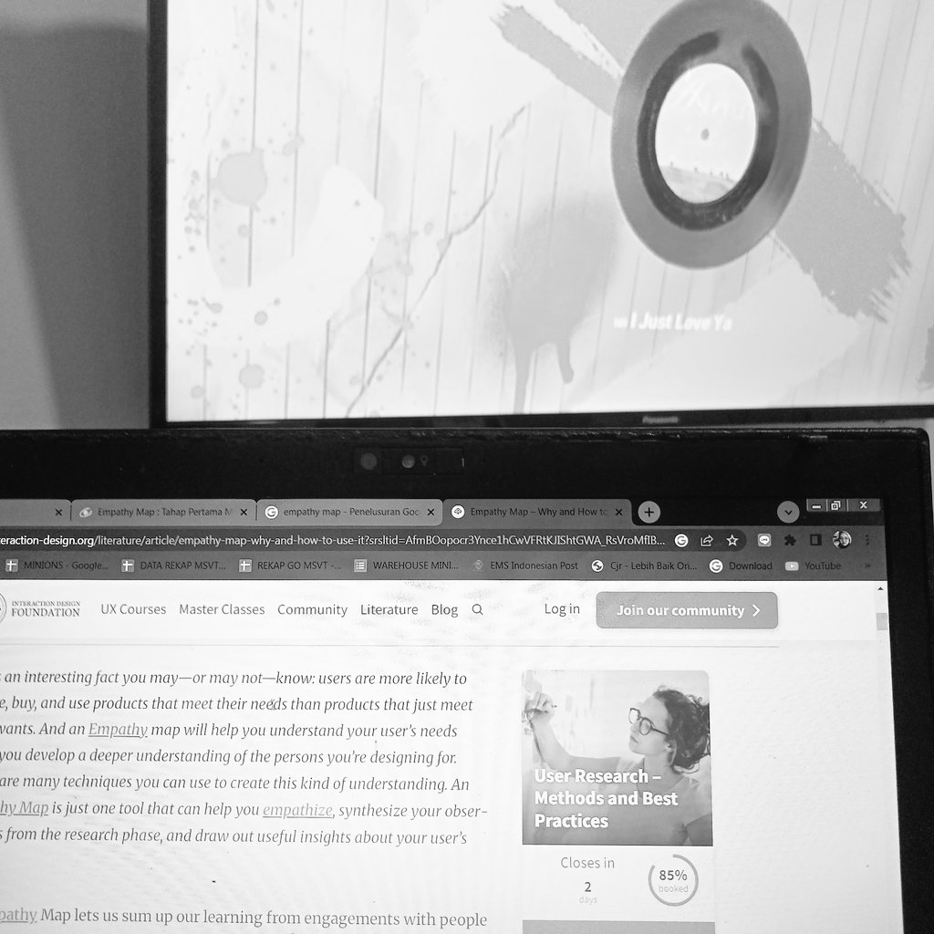 Doing my tasks sambil ditemenin plave >>>

Can somebody guess what's my degree?🥹😭