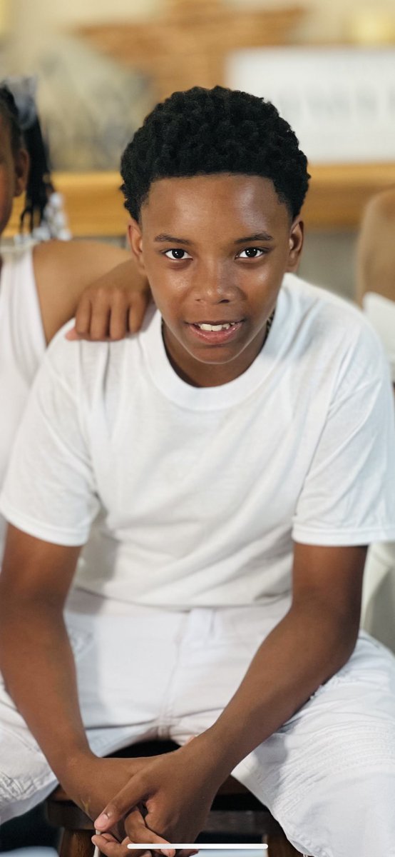 PassiveAggreHER's tweet image. I done watched my lil cousin funeral video and got a headache from crying. I hate that my Uncle and Cousins have to go through this pain. He was only 14. 🥺😢😭 #LLPrince 🕊️