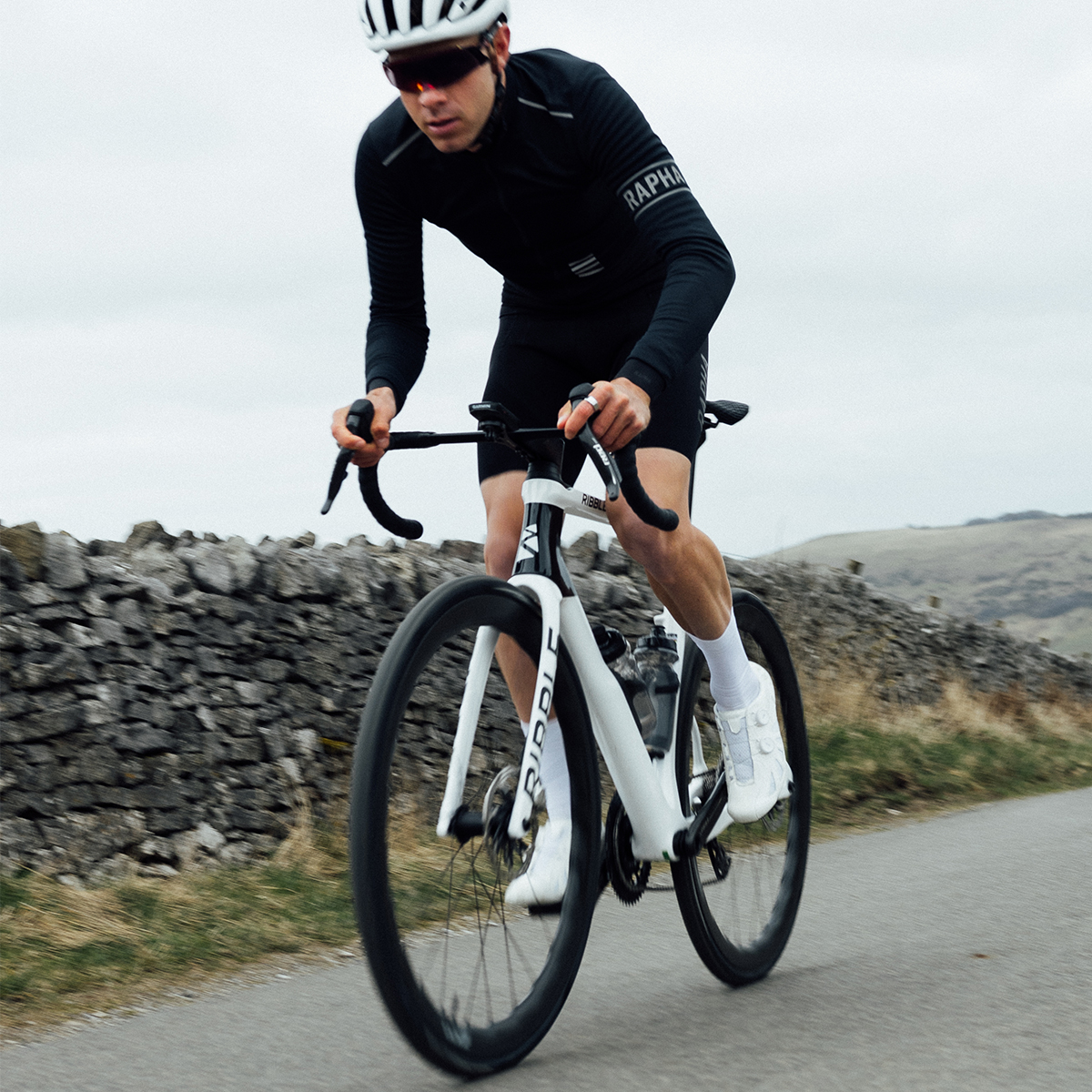 RibbleCycles's tweet photo. Every gram counts when you're racing to win.

That’s why we used MT65 carbon - engineered for explosive stiffness, insane weight savings, and total control when it matters most.

ULTRA-RACE. No Compromise. https://t.co/Er9Zz37Ioi

#UltraRace #MT65Carbon #CarbonEngineering #RaceReady #ClimbSprintCorner