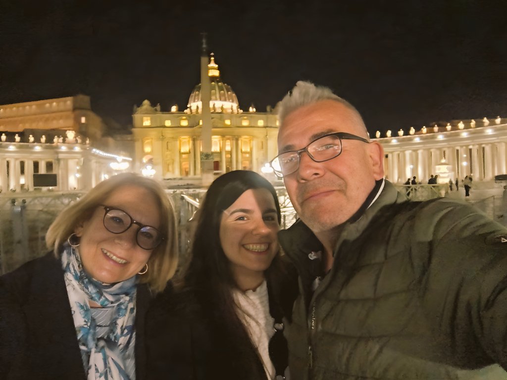 Magnífica noche de vivencias, recuerdos y anécdotas. Auténtica lección de periodismo, desde la humildad de una gran profesional que ha dejado huella en nuestra ciudad. Gracias <a href="/evaenlaradio/">Eva Fernández</a> por, en tu vorágine laboral de este intenso fin de semana, dedicarnos un ratillo.