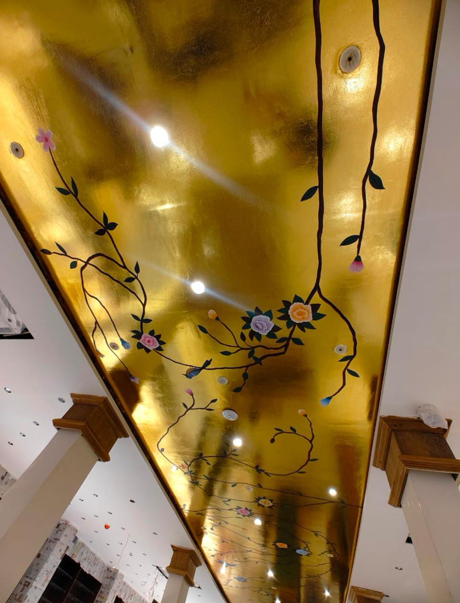 GoldLeaf_ngdc's tweet image. Just completed: Elegant French gold leafing on ceiling artwork ✨
#goldleafing #artwork #ceilingchallenge #frenchstyle #ceilingart #frenchstyle #luxuryhomes