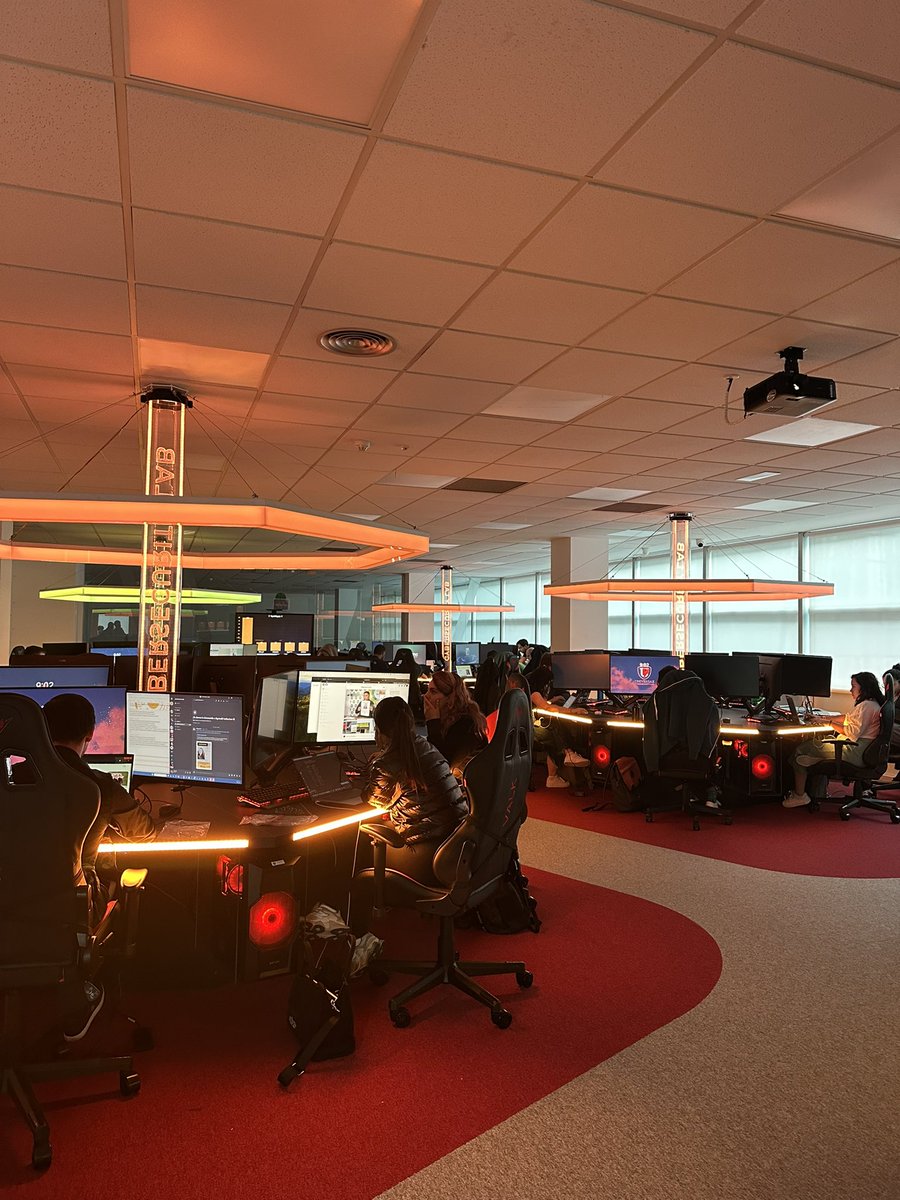 Tenemos por delante más de tres horas de CTF. Ya se están reportando las primeras flags. 28 participantes y mucho OSINT.