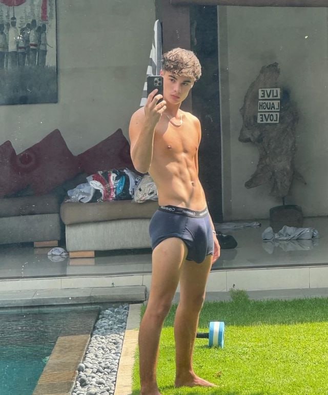 I’m sending a D pic to anyone who can guess my age