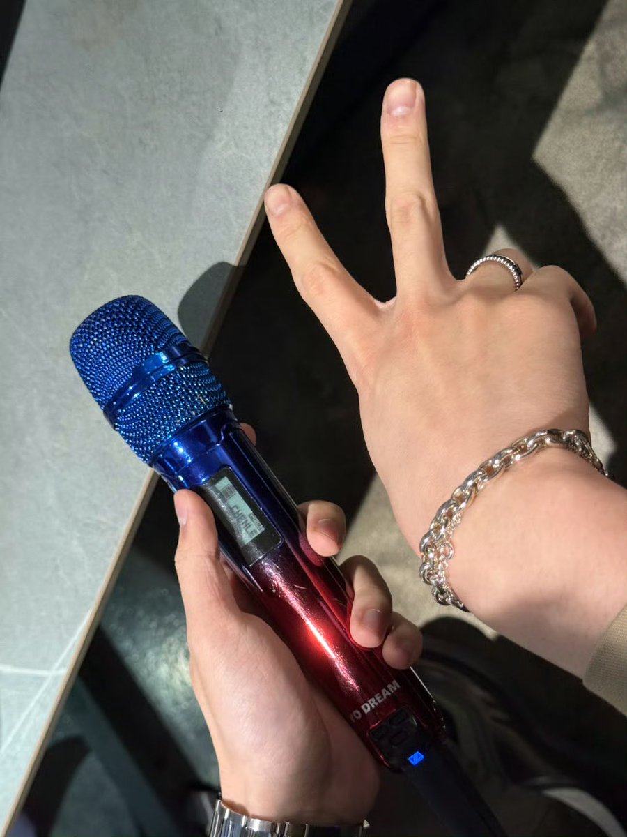 chenle weibo! 

“see you on the stage later! #zhongchenlebeijingshowcase #zhongchenlechinesespecialep”