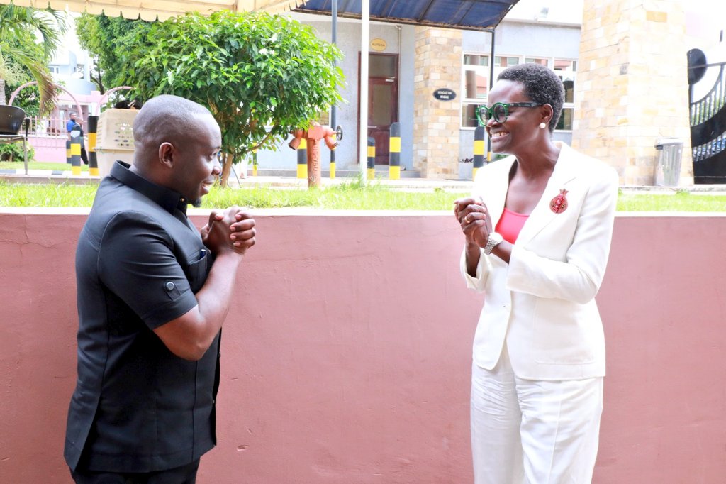 SENETA DAUDI WA KOTA (@daudiwakota) on Twitter photo Jana Bungeni Dodoma nilipata nafasi ya kuzungumza na Mheshimiwa Rais wa Umoja wa Mabunge Duniani (IPU) ambaye pia ni Spika wa Bunge la Jamhuri ya Muungano wa Tanzania na Dkt. Tulia Ackson (<a href="/TuliaAckson/">Dr. Tulia Ackson</a>). #Asantekwatafuu Mheshimiwa Spika ๐โค๐. Jana Bungeni Dodoma nilipata nafasi ya kuzungumza na Mheshimiwa Rais wa Umoja wa Mabunge Duniani (IPU) ambaye pia ni Spika wa Bunge la Jamhuri ya Muungano wa Tanzania na Dkt. Tulia Ackson (<a href="/TuliaAckson/">Dr. Tulia Ackson</a>). #Asantekwatafuu Mheshimiwa Spika ๐โค๐.
