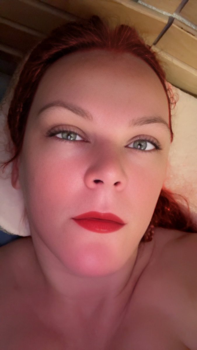 VivienneVibes's tweet photo. Machen wir den Spass auch mal mit 💋

#RedLipsForLove https://t.co/bXSQd8yo2i