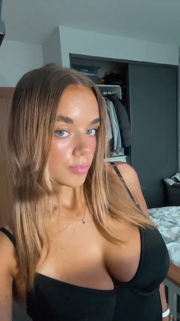taylamaree123's tweet photo. Literally nothing beats a lil skincare glow-up,

a steamy hot shower to melt the day away,

then curling up with a matcha latte in hand...

studying inside #therealworld, learning from the absolute best that the #tates have to offer

Feeling soft, feminine &amp; focused. https://t.co/MzxN5tE0rA